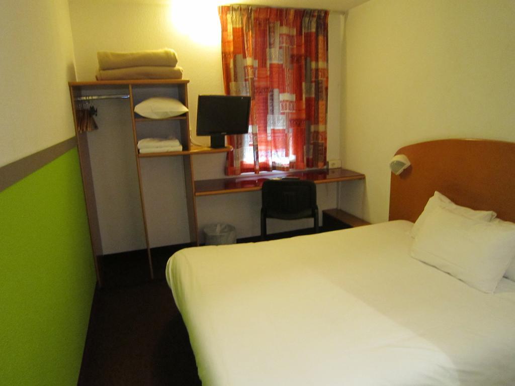 Quick Palace Nantes La Beaujoire المظهر الخارجي الصورة A typical room at a B&B