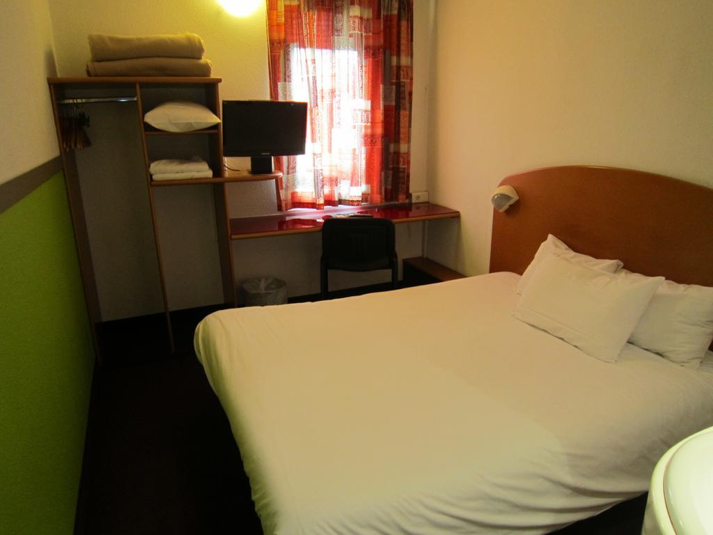 Quick Palace Nantes La Beaujoire المظهر الخارجي الصورة A typical room at a B&B