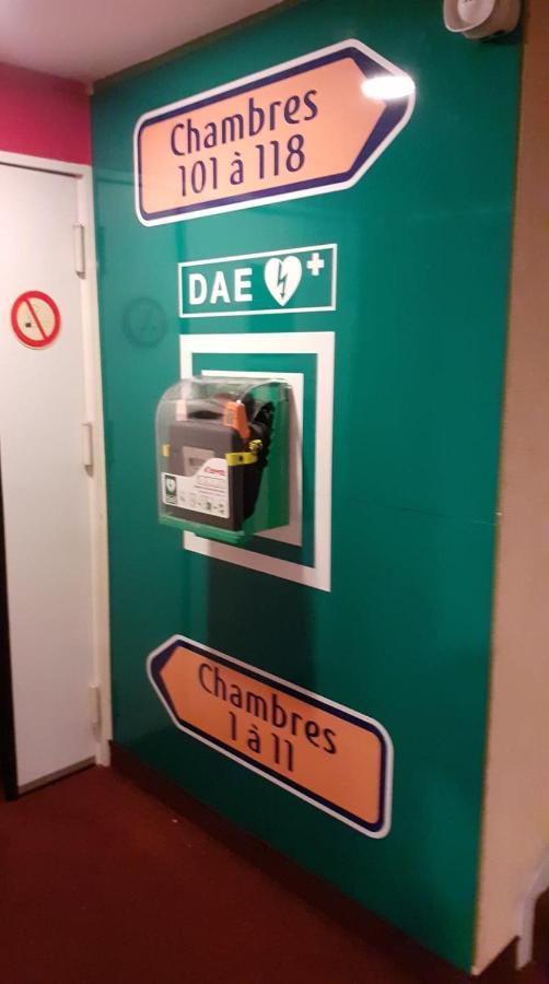 Quick Palace Nantes La Beaujoire المظهر الخارجي الصورة A ticket machine in Prague