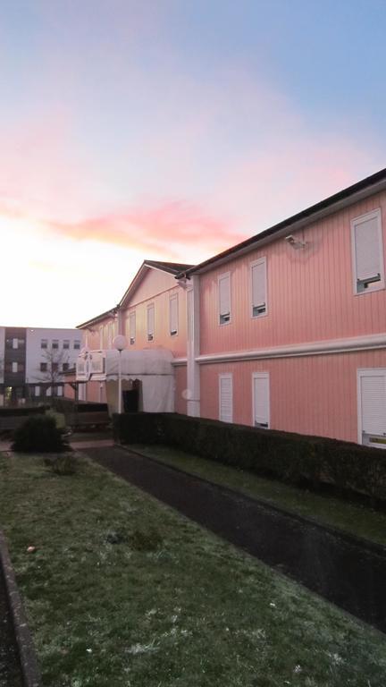Quick Palace Nantes La Beaujoire المظهر الخارجي الصورة The former convent of the Sisters of St. Joseph of Cluny