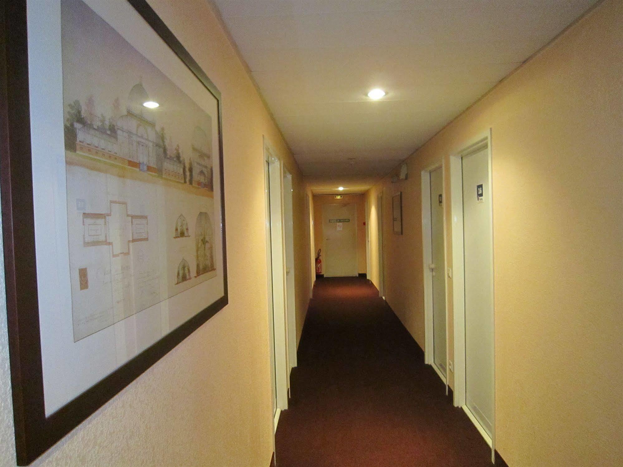 Quick Palace Nantes La Beaujoire المظهر الخارجي الصورة A corridor at the hotel